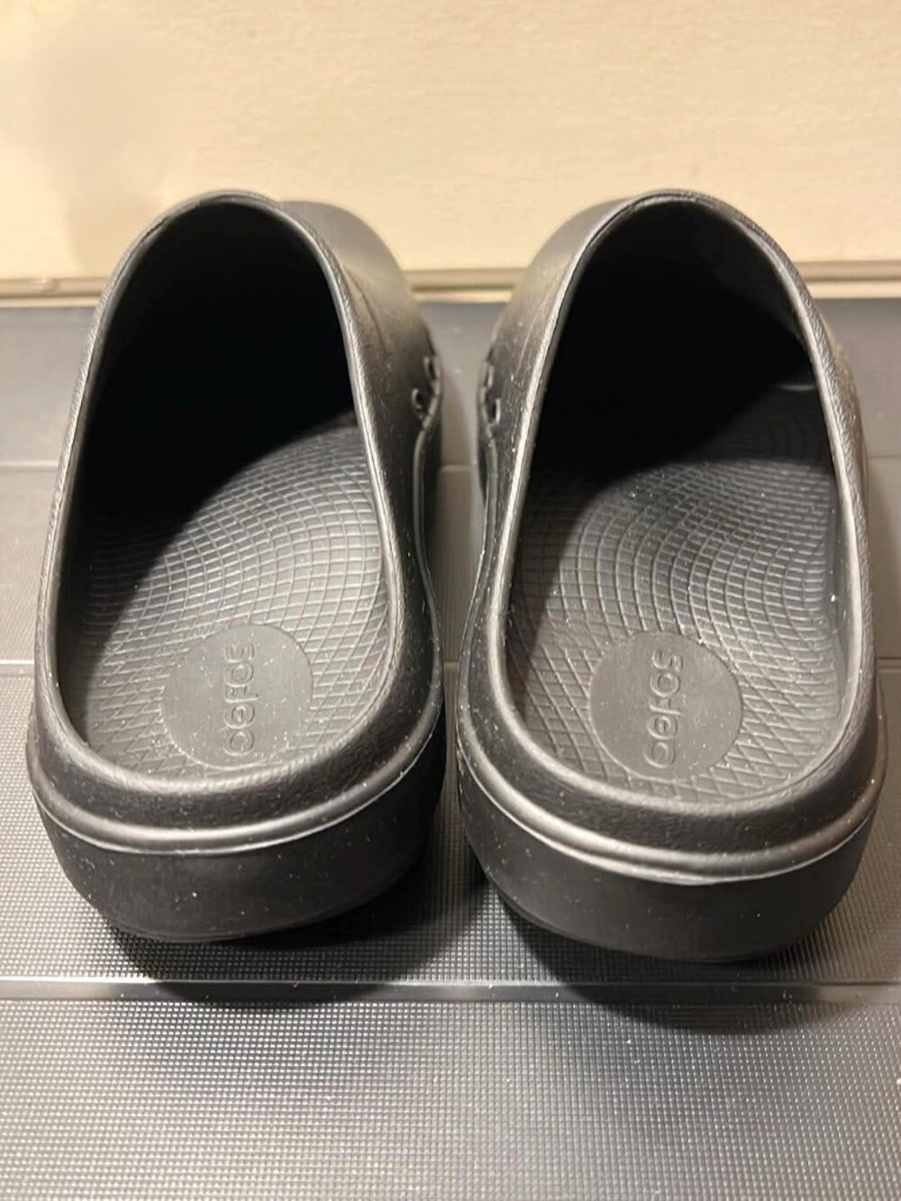 OOFOS OOclog Recovery Clogs • Black • Women’s 7 • Like New - Picture 5 of 8